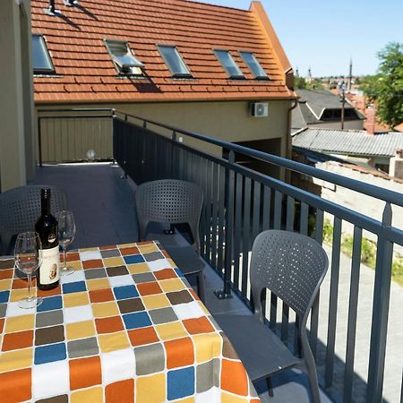 Star Apartman Eger Luaran gambar