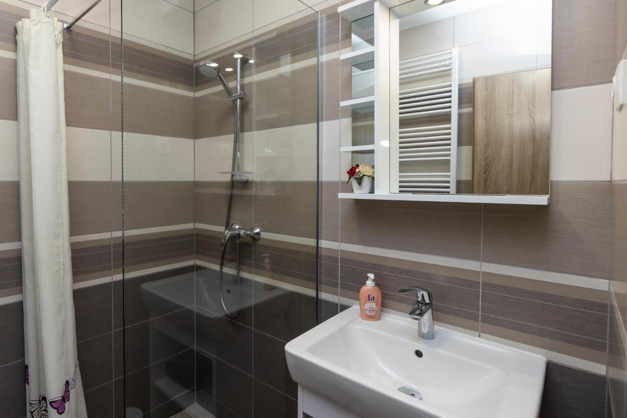 Star Apartman Eger Luaran gambar