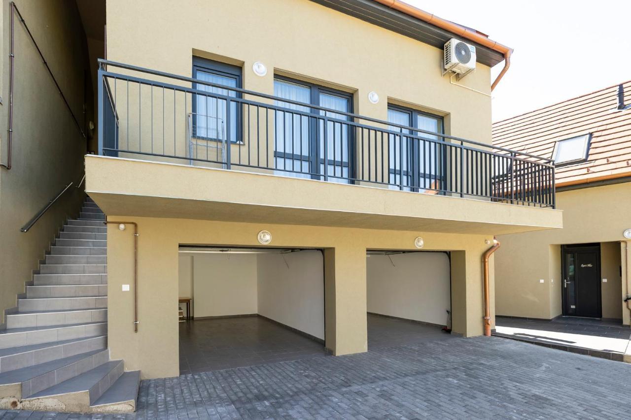 Star Apartman Eger Luaran gambar